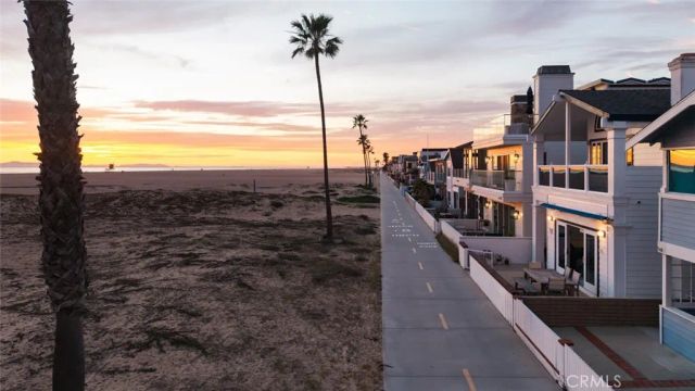 116 E Oceanfront, Newport Beach, CA 92661