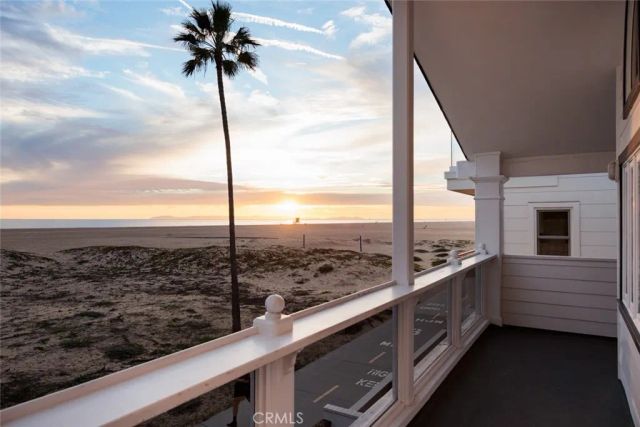 116 E Oceanfront, Newport Beach, CA 92661
