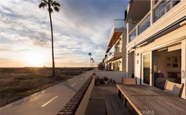 116 E Oceanfront, Newport Beach, CA 92661