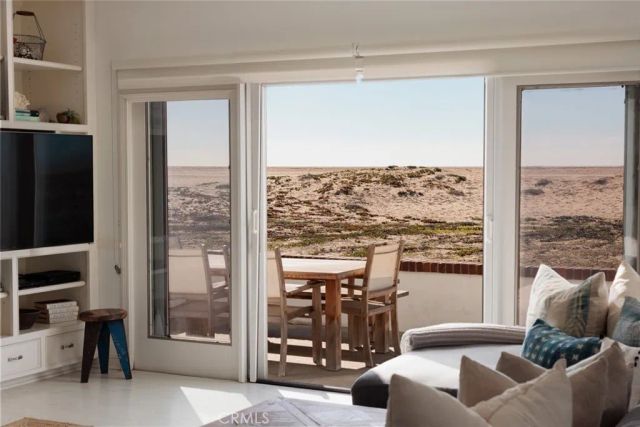 116 E Oceanfront, Newport Beach, CA 92661