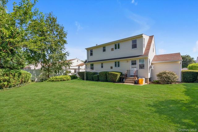 58 Elm Street, Hicksville, NY 11801