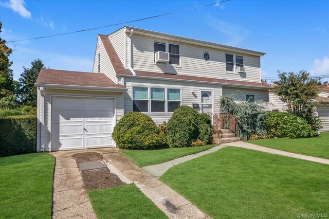 58 Elm Street, Hicksville, NY 11801