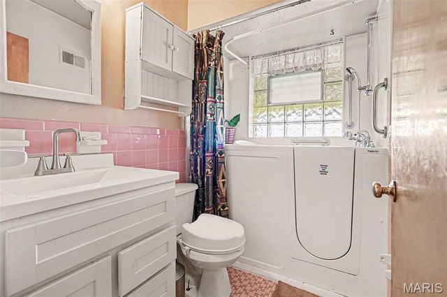 5125 Wallingford Drive, Ferguson, MO 63121