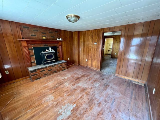 314 W SPRING AVE, Elkton, VA 22827