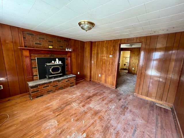 314 W SPRING AVE, Elkton, VA 22827