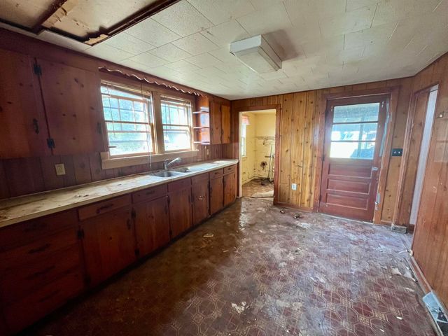 314 W SPRING AVE, Elkton, VA 22827