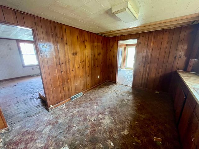 314 W SPRING AVE, Elkton, VA 22827