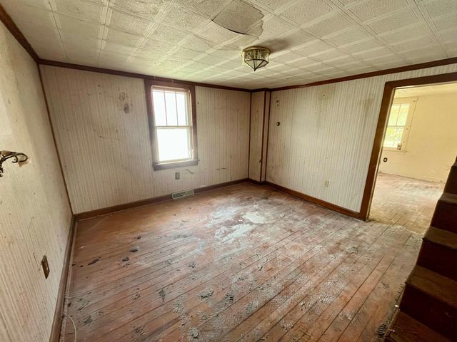 314 W SPRING AVE, Elkton, VA 22827