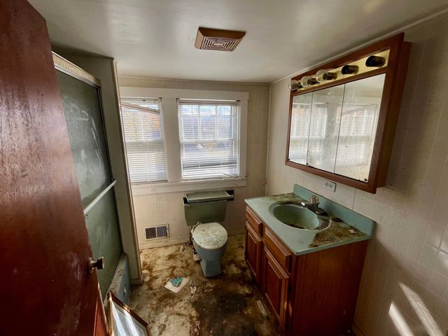 314 W SPRING AVE, Elkton, VA 22827