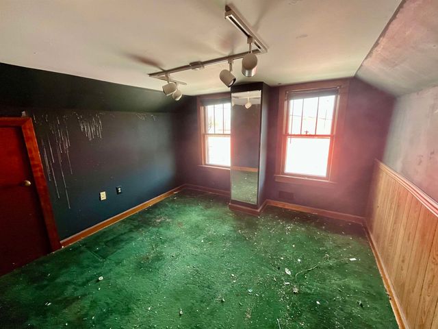 314 W SPRING AVE, Elkton, VA 22827