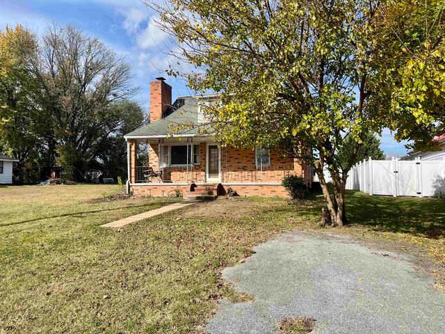 314 W SPRING AVE, Elkton, VA 22827