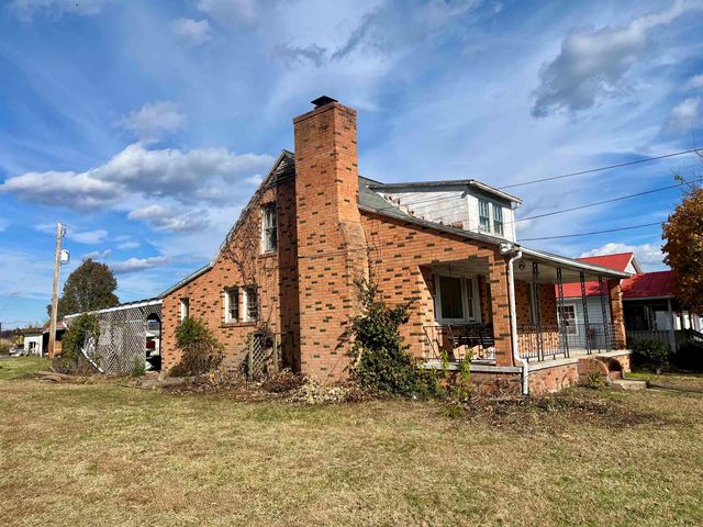 314 W SPRING AVE, Elkton, VA 22827