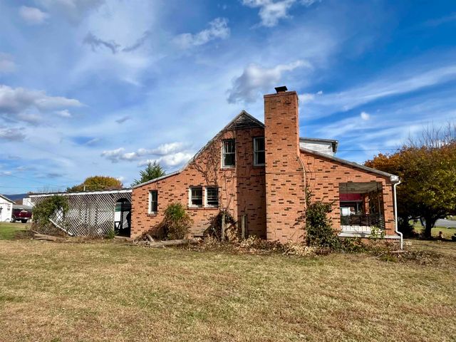 314 W SPRING AVE, Elkton, VA 22827