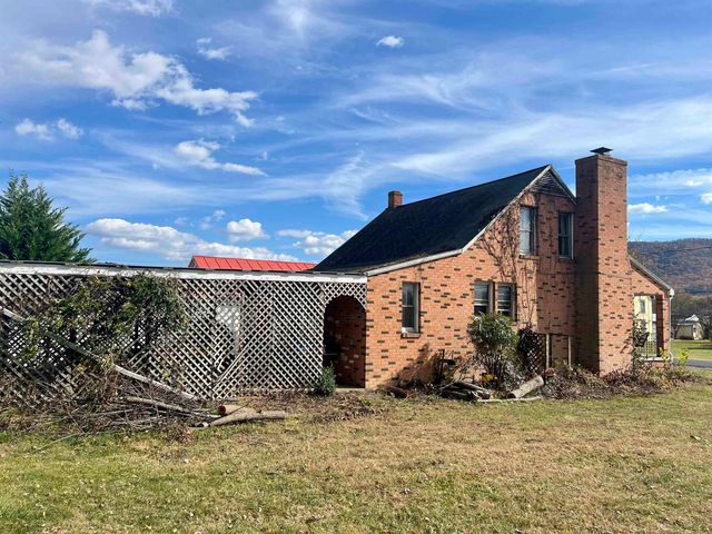 314 W SPRING AVE, Elkton, VA 22827