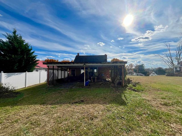 314 W SPRING AVE, Elkton, VA 22827