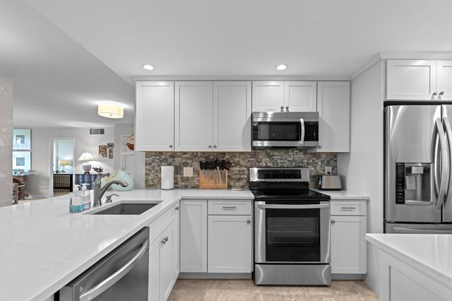 555 NW 4th Avenue Apt 501, Boca Raton, FL 33432