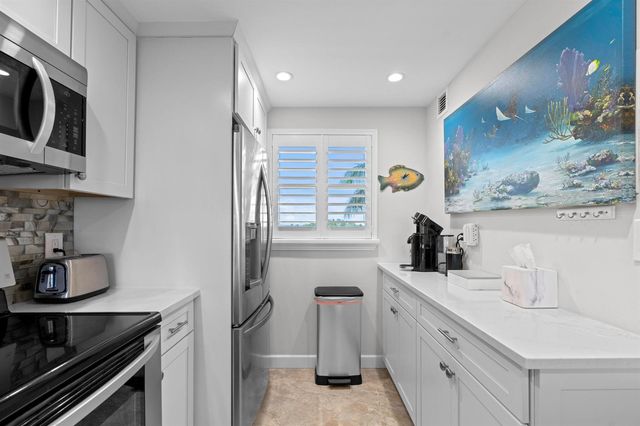 555 NW 4th Avenue Apt 501, Boca Raton, FL 33432