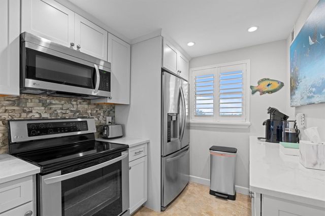 555 NW 4th Avenue Apt 501, Boca Raton, FL 33432