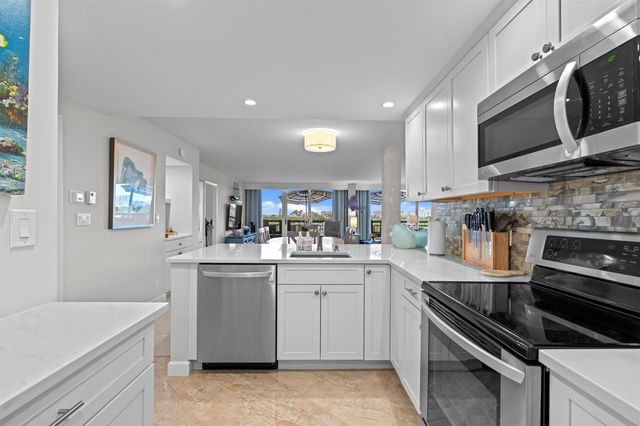 555 NW 4th Avenue Apt 501, Boca Raton, FL 33432