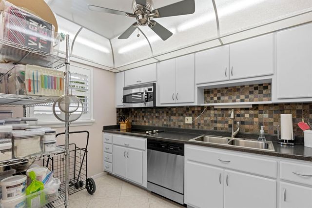555 NW 4th Avenue Apt 501, Boca Raton, FL 33432