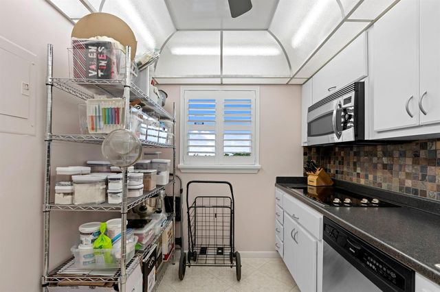 555 NW 4th Avenue Apt 501, Boca Raton, FL 33432