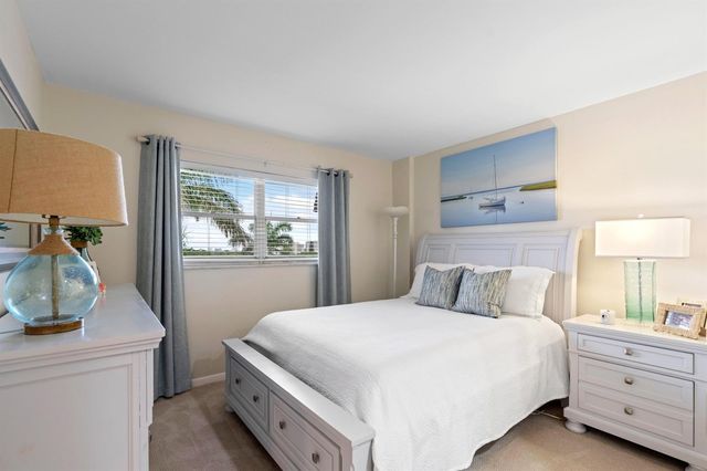 555 NW 4th Avenue Apt 501, Boca Raton, FL 33432