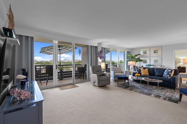 555 NW 4th Avenue Apt 501, Boca Raton, FL 33432