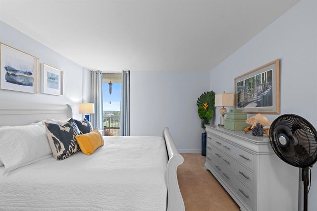 555 NW 4th Avenue Apt 501, Boca Raton, FL 33432