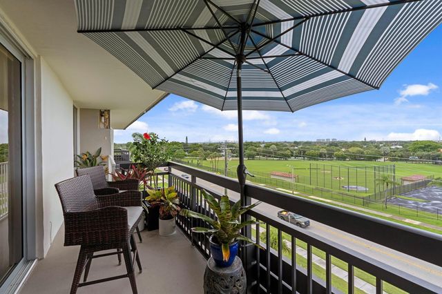 555 NW 4th Avenue Apt 501, Boca Raton, FL 33432