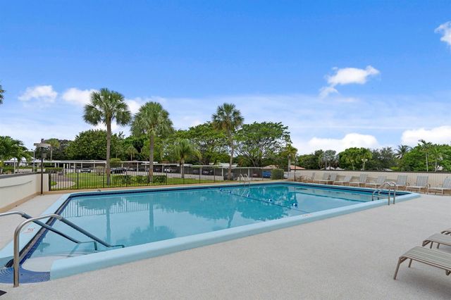 555 NW 4th Avenue Apt 501, Boca Raton, FL 33432