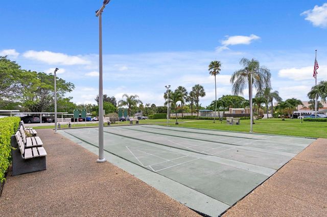 555 NW 4th Avenue Apt 501, Boca Raton, FL 33432