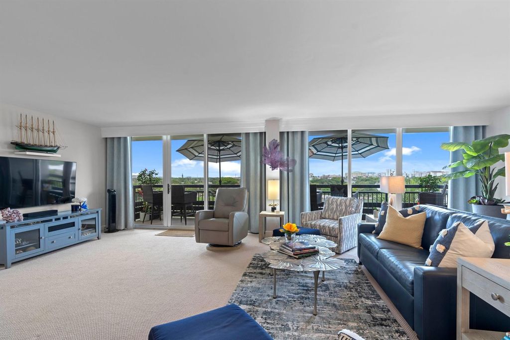 555 NW 4th Avenue Apt 501, Boca Raton, FL 33432