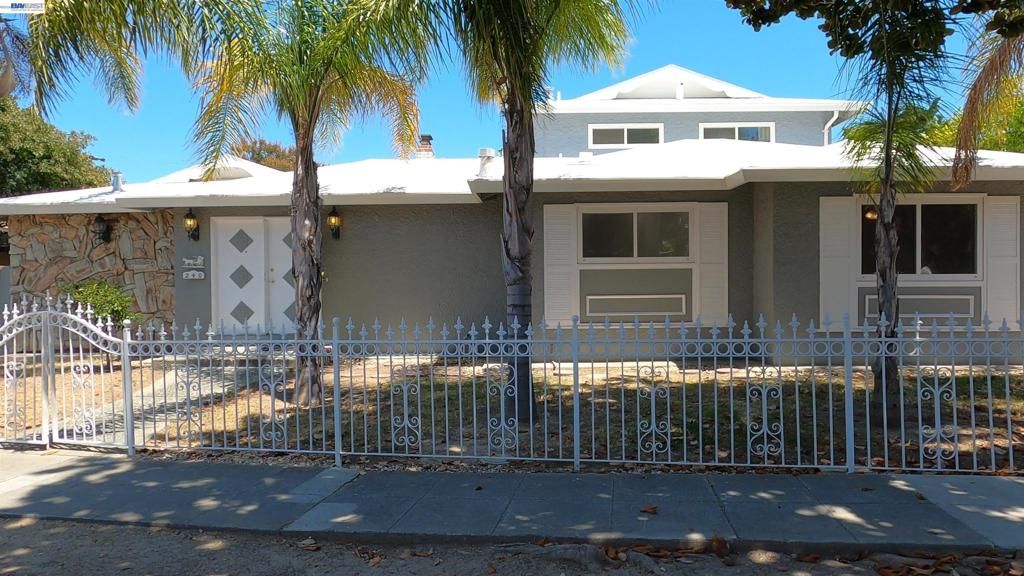 Image 1 of property listing at 240 Richfield Dr, San Jose, CA 95129