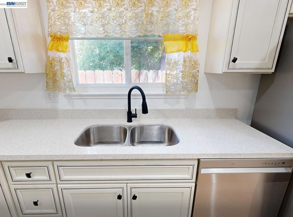 Image 9 of property listing at 240 Richfield Dr, San Jose, CA 95129