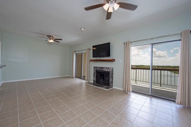 18809 Egret Bay Boulevard 127, Webster, TX 77058
