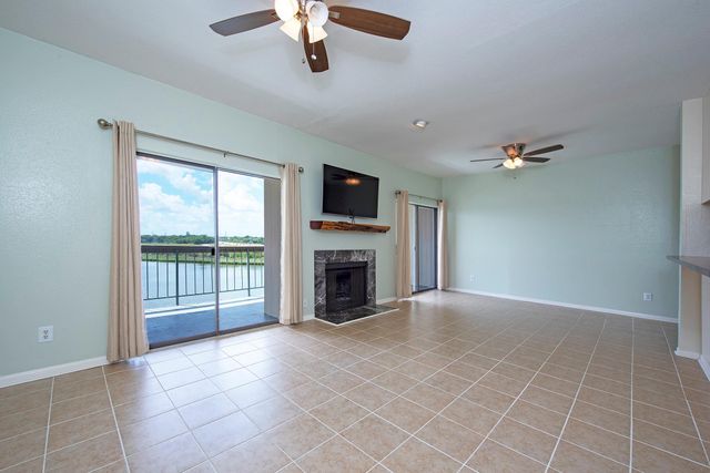 18809 Egret Bay Boulevard 127, Webster, TX 77058