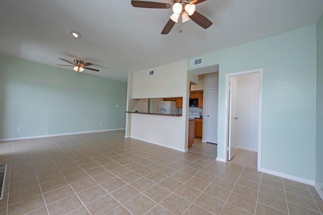 18809 Egret Bay Boulevard 127, Webster, TX 77058