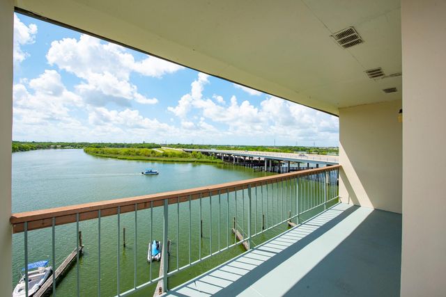 18809 Egret Bay Boulevard 127, Webster, TX 77058