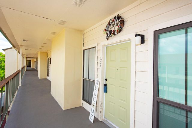 18809 Egret Bay Boulevard 127, Webster, TX 77058