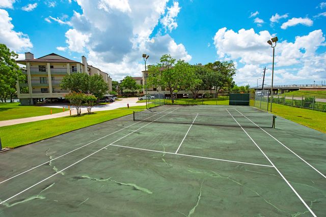 18809 Egret Bay Boulevard 127, Webster, TX 77058
