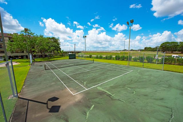 18809 Egret Bay Boulevard 127, Webster, TX 77058