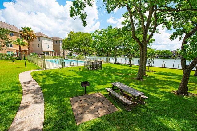 18809 Egret Bay Boulevard 127, Webster, TX 77058