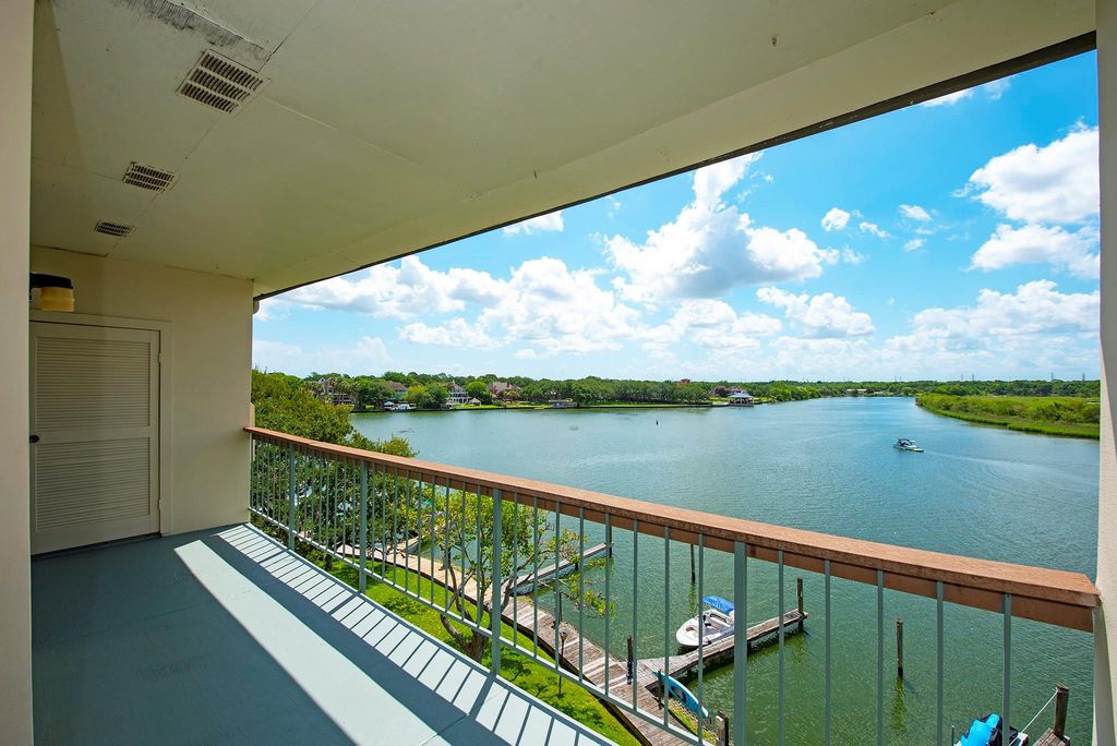 18809 Egret Bay Boulevard 127, Webster, TX 77058