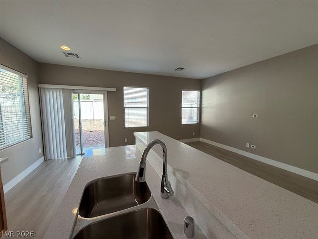 8432 Viansa Loma Avenue, Las Vegas, NV 89149