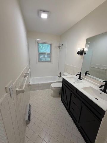 107 W 104th Street, Kansas City, MO 64114