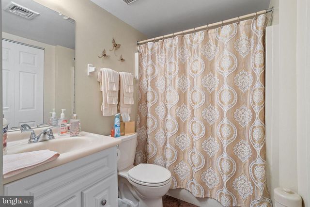 48 PINEWOOD DR, Hamilton, NJ 08690