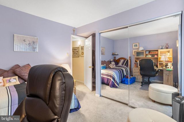 48 PINEWOOD DR, Hamilton, NJ 08690