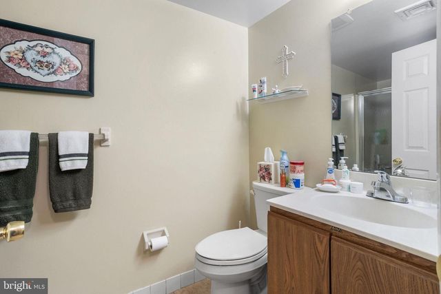 48 PINEWOOD DR, Hamilton, NJ 08690