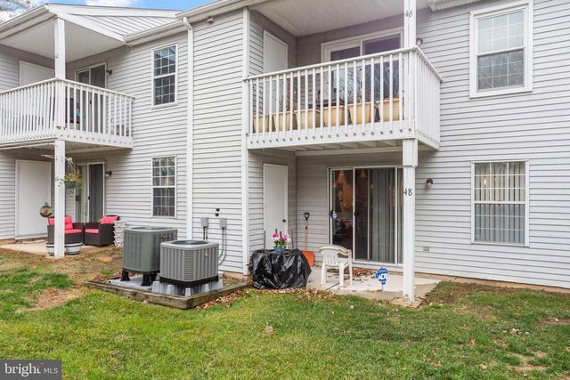 48 PINEWOOD DR, Hamilton, NJ 08690