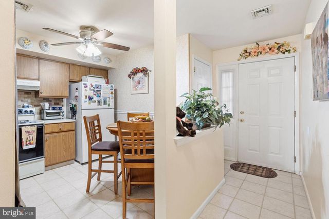 48 PINEWOOD DR, Hamilton, NJ 08690